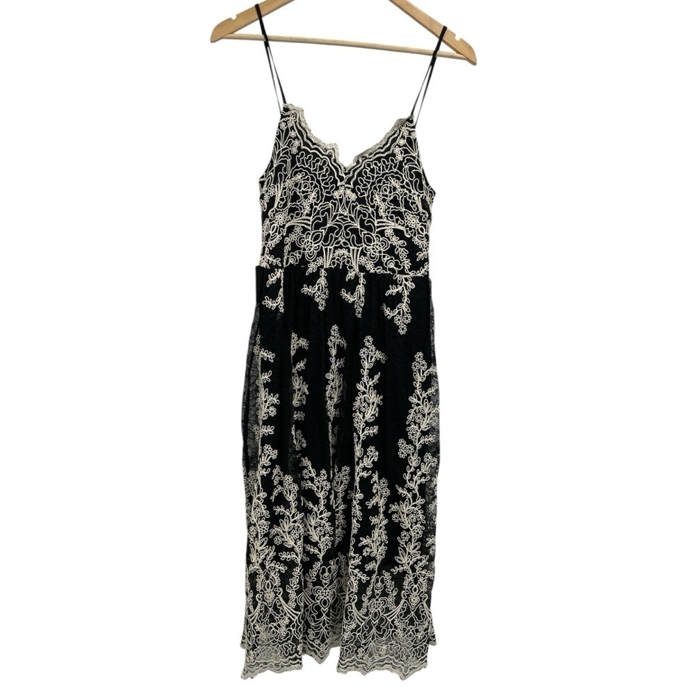 NWT Express Black and Cream Lace Fit and Flare Spaghetti Strap Event Dress - S